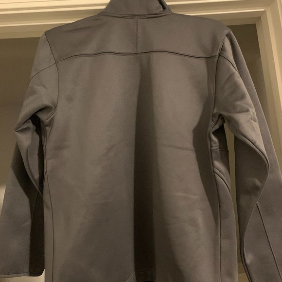 jacket, smoke free pet free house - Picture 2 of 2